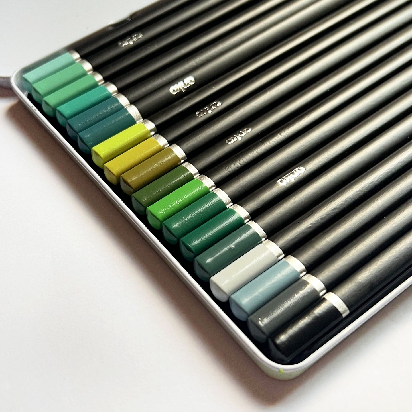 18 Pcs green tones Coloured Pencils