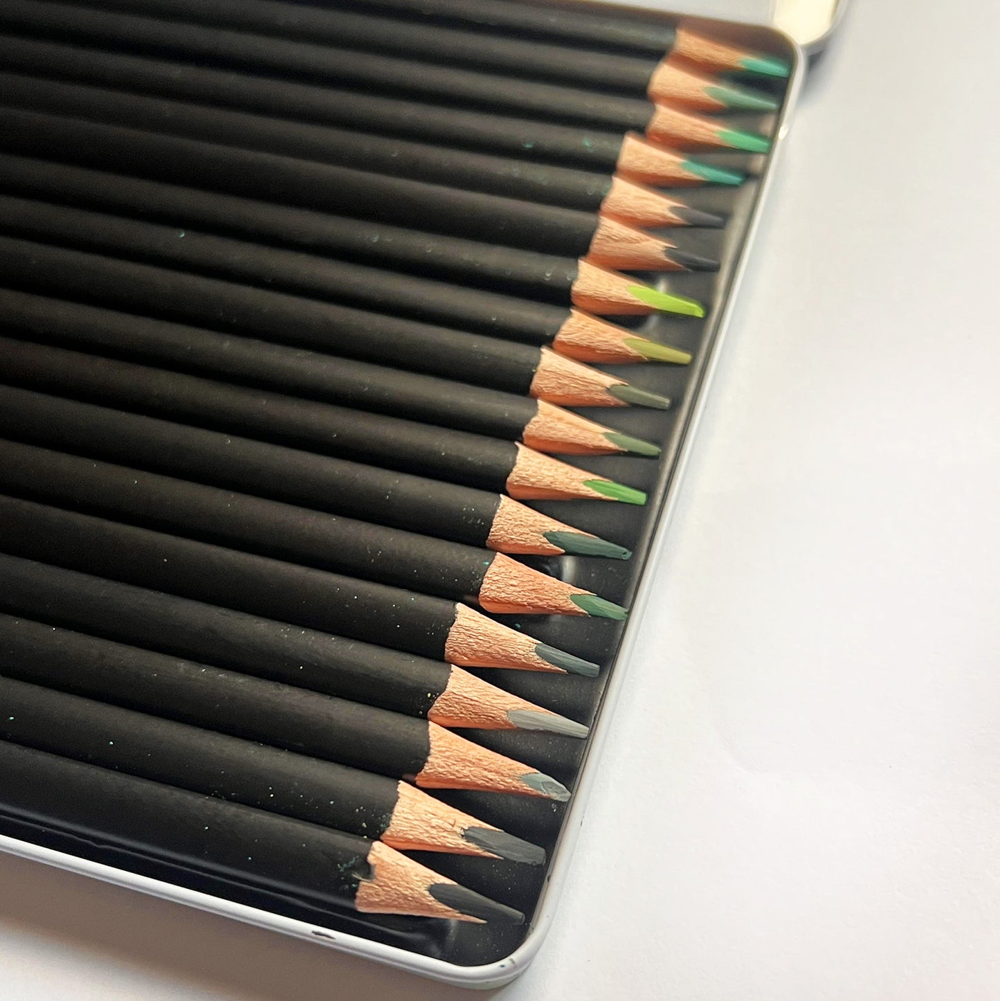 18 Pcs green tones Coloured Pencils